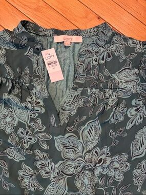 LOFT split-neck floral top size M NWT
